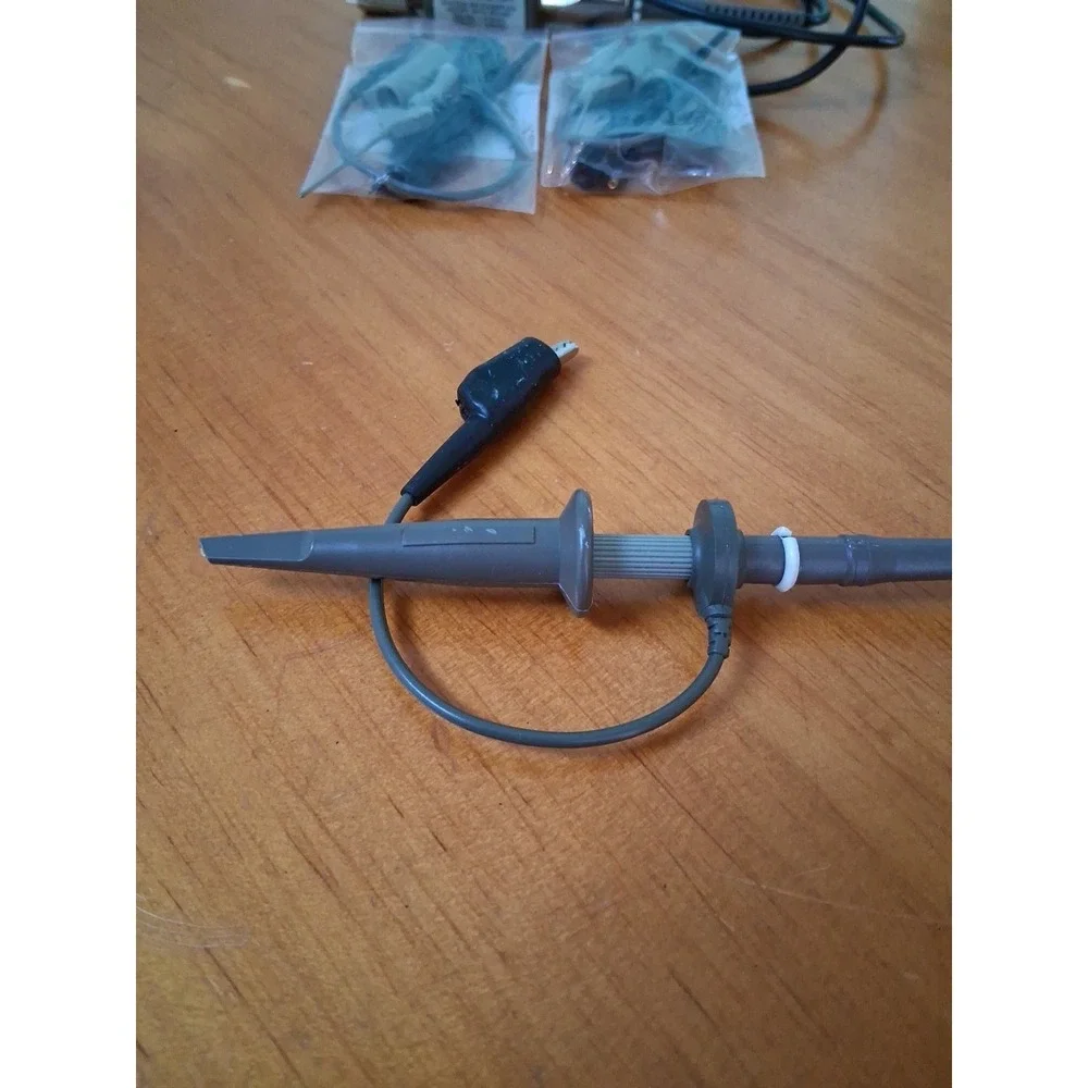 Passive oscilloscope probe from Tektronix Tek P6138.